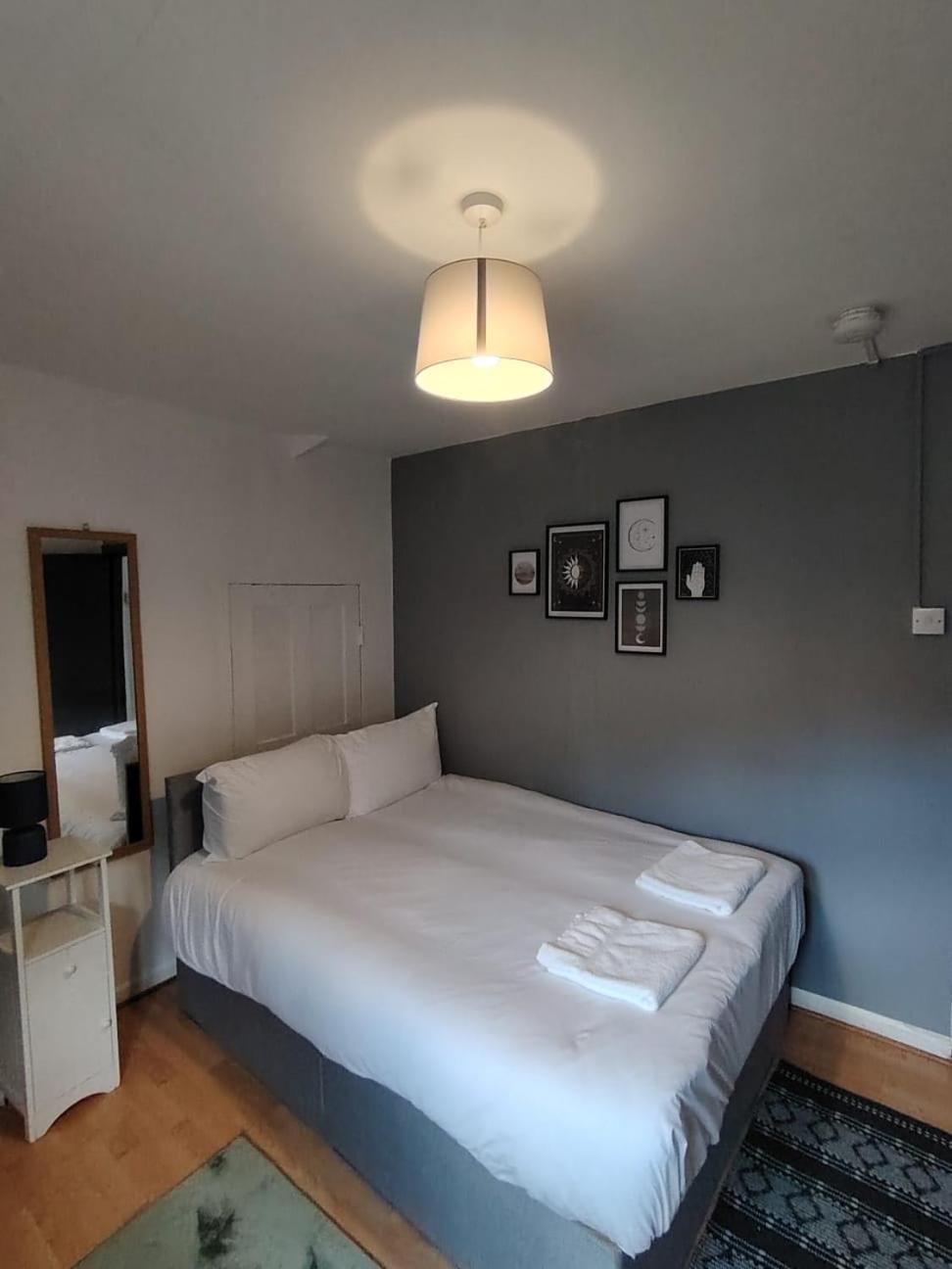 Colebert Avenue Apartment Лондон Екстериор снимка