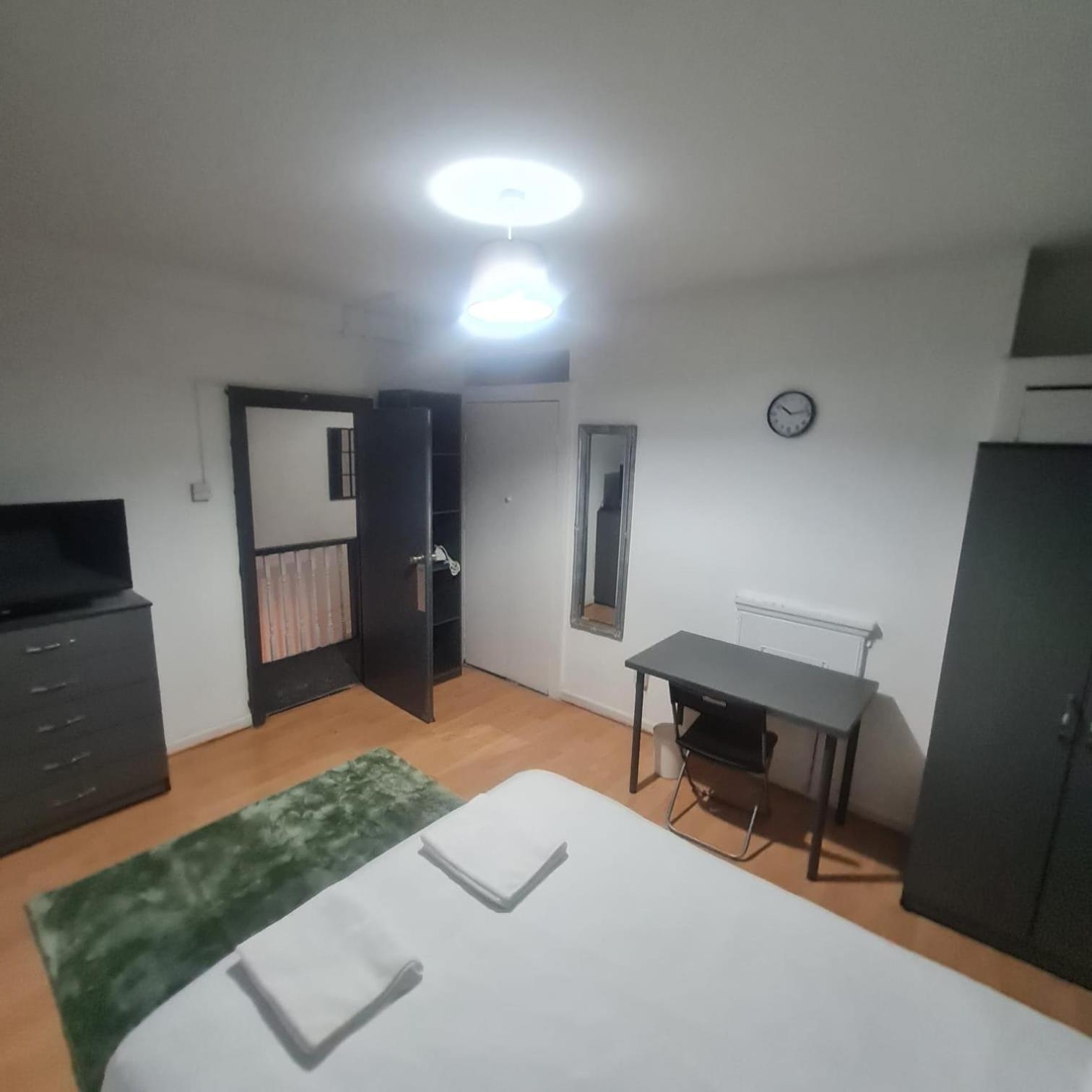 Colebert Avenue Apartment Лондон Екстериор снимка