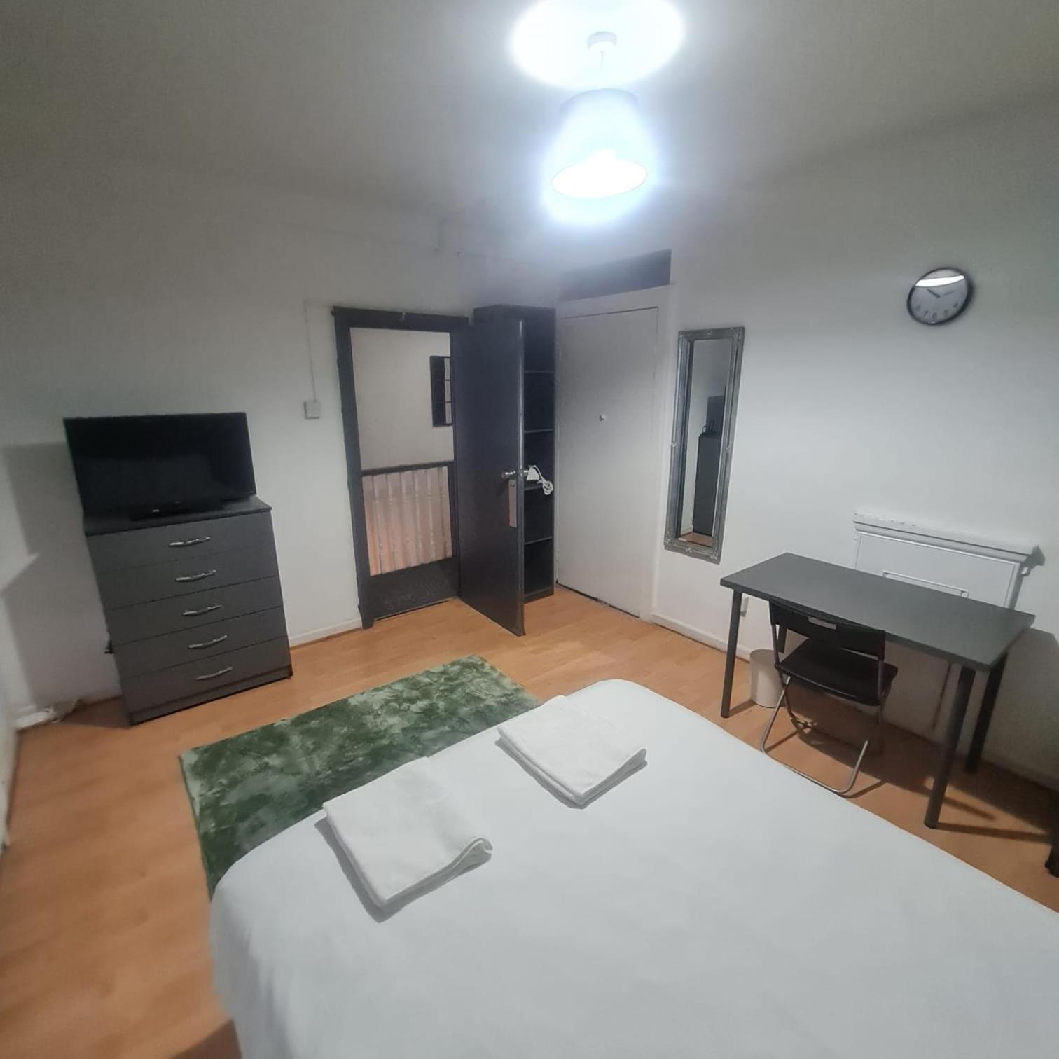 Colebert Avenue Apartment Лондон Екстериор снимка