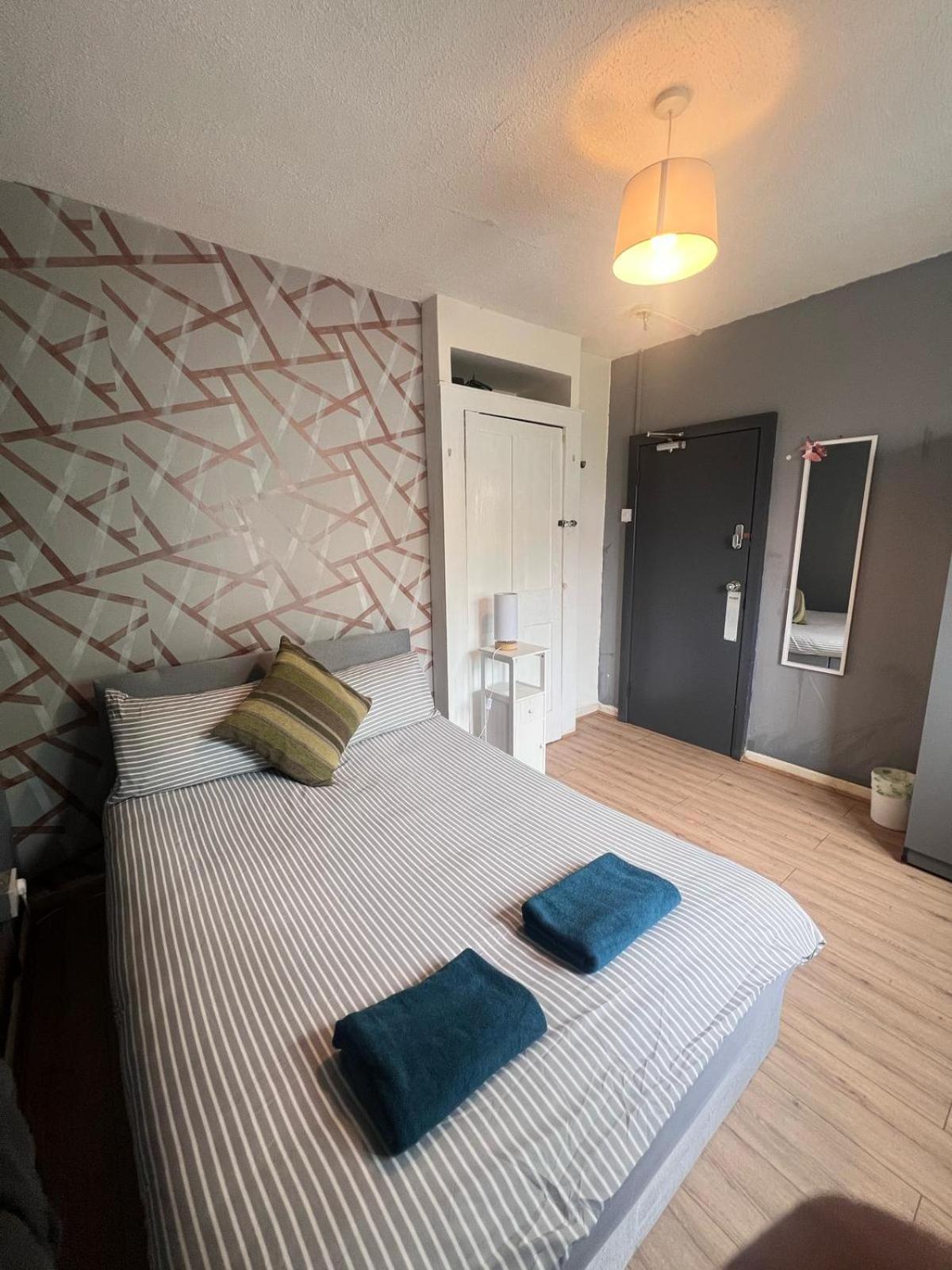 Colebert Avenue Apartment Лондон Екстериор снимка