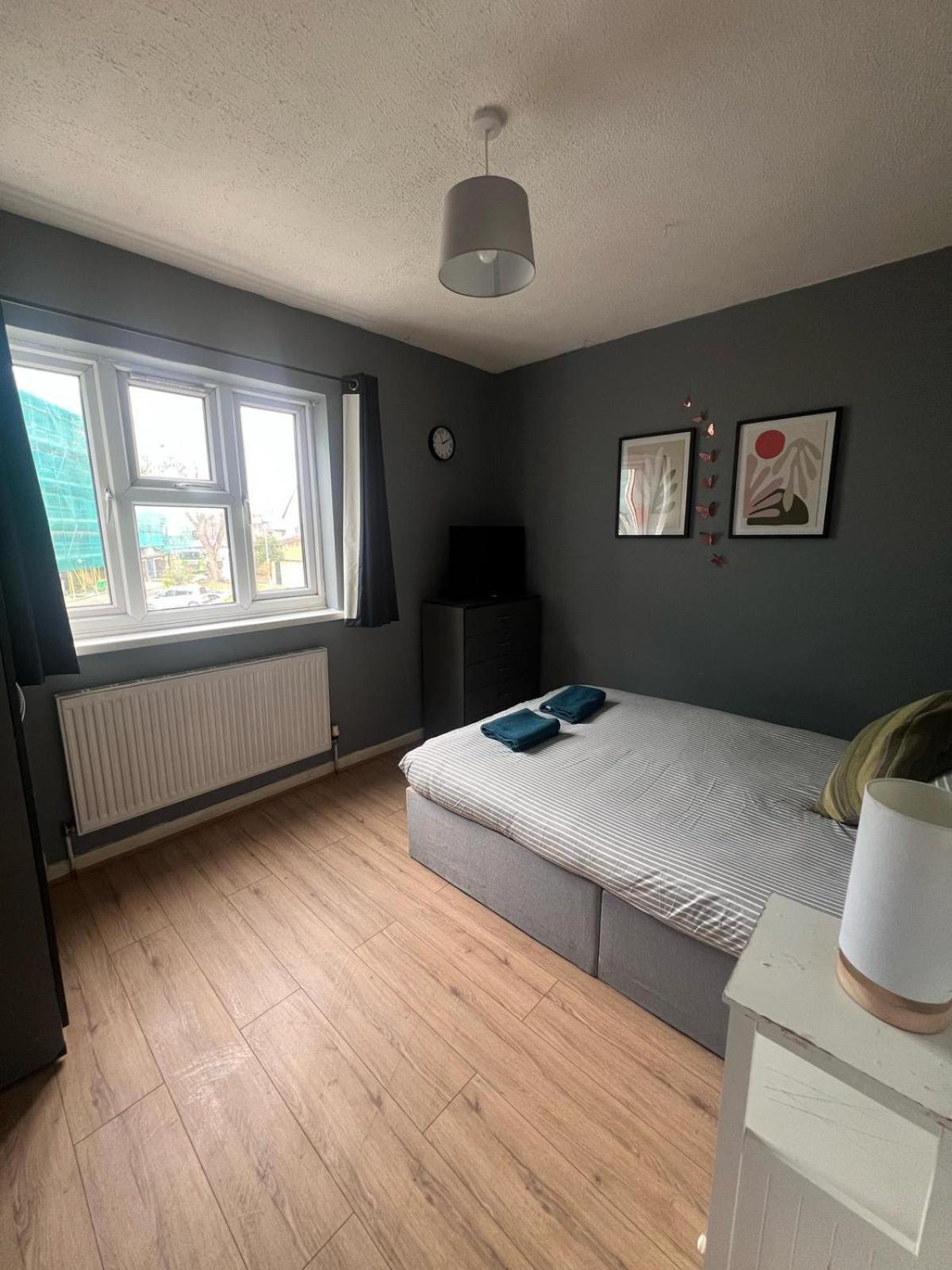Colebert Avenue Apartment Лондон Екстериор снимка