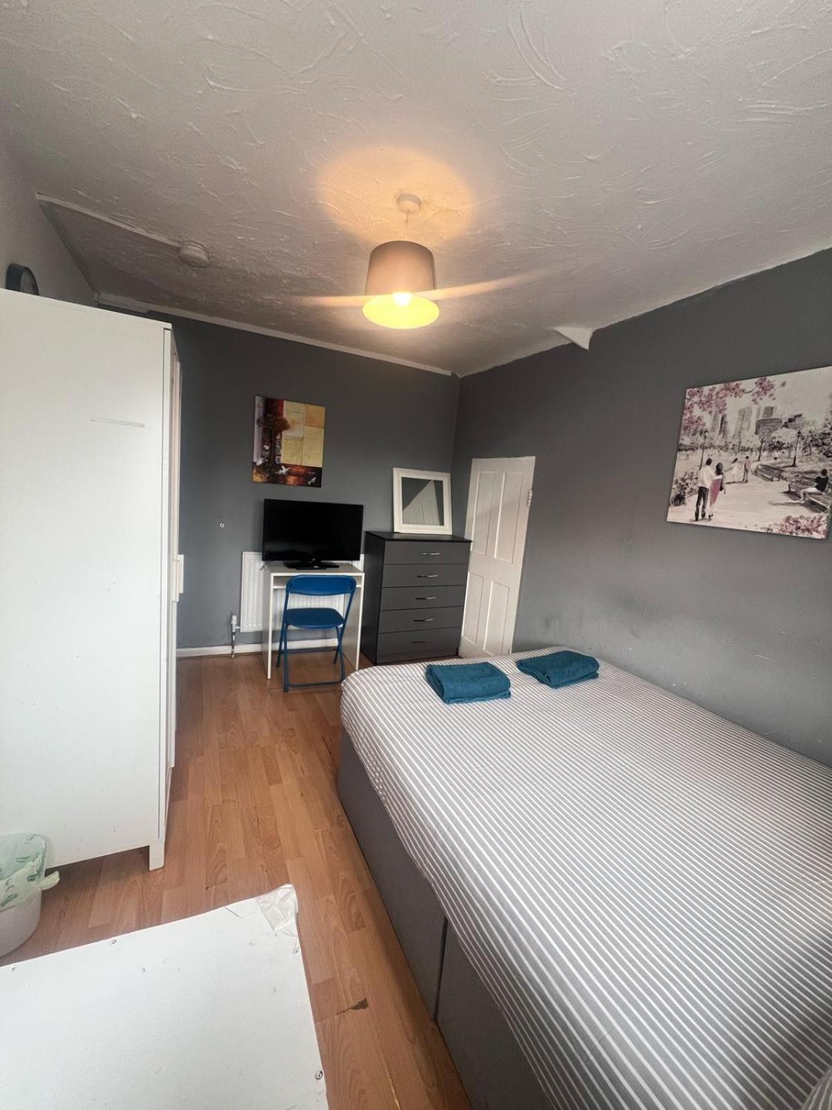 Colebert Avenue Apartment Лондон Екстериор снимка