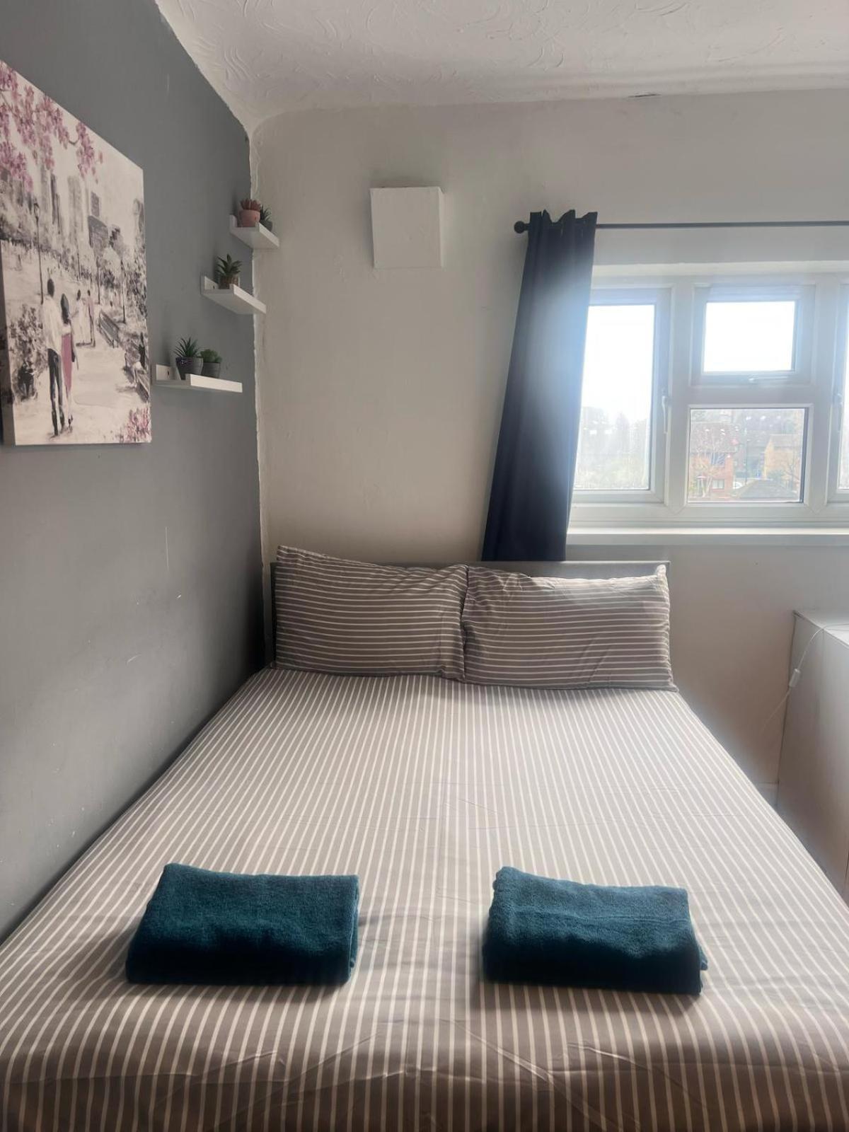 Colebert Avenue Apartment Лондон Екстериор снимка