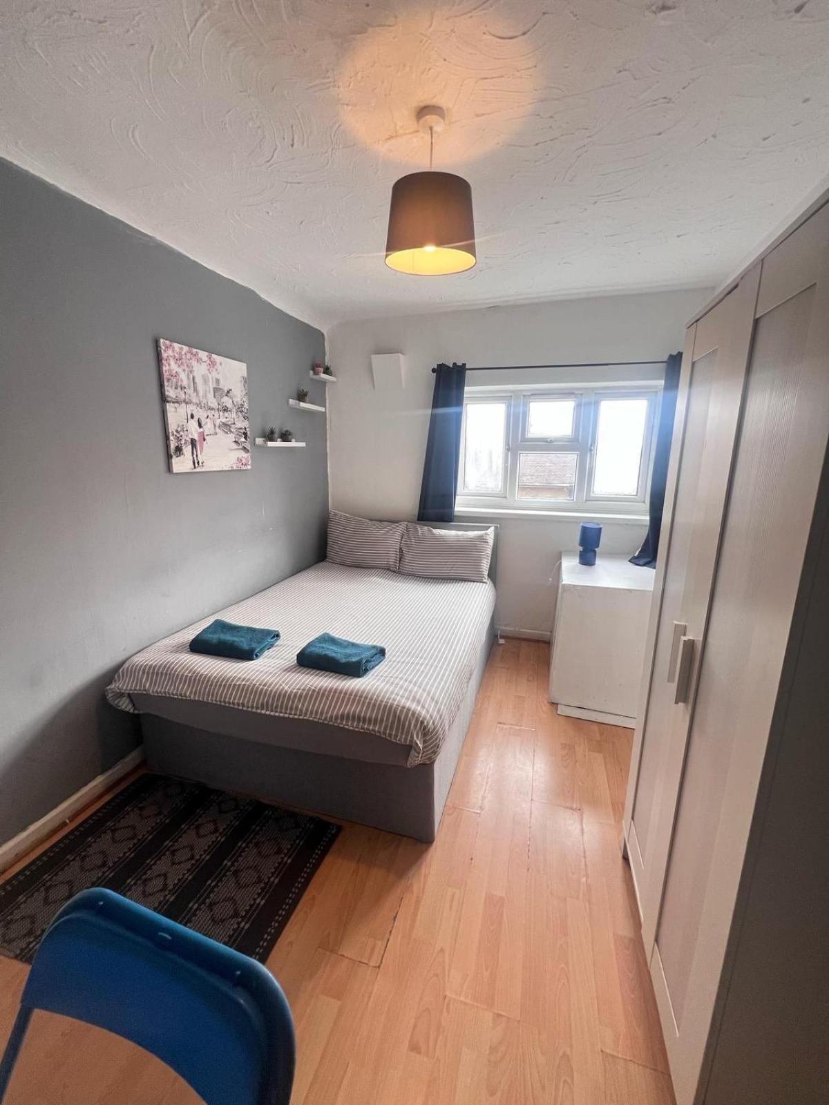 Colebert Avenue Apartment Лондон Екстериор снимка