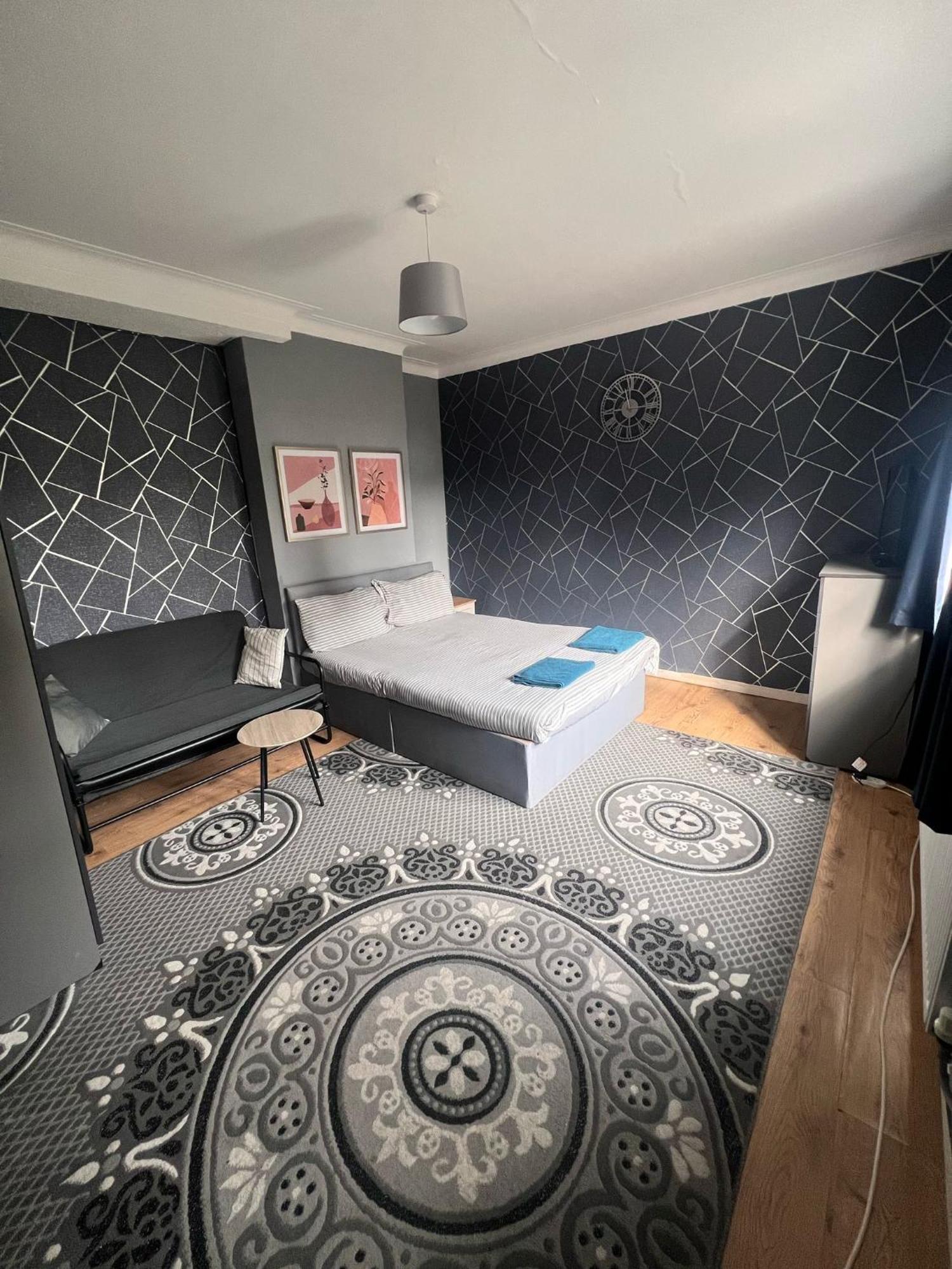 Colebert Avenue Apartment Лондон Екстериор снимка