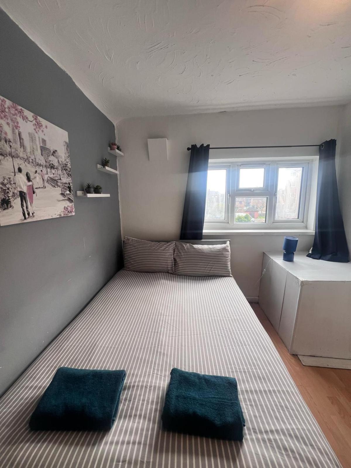 Colebert Avenue Apartment Лондон Екстериор снимка