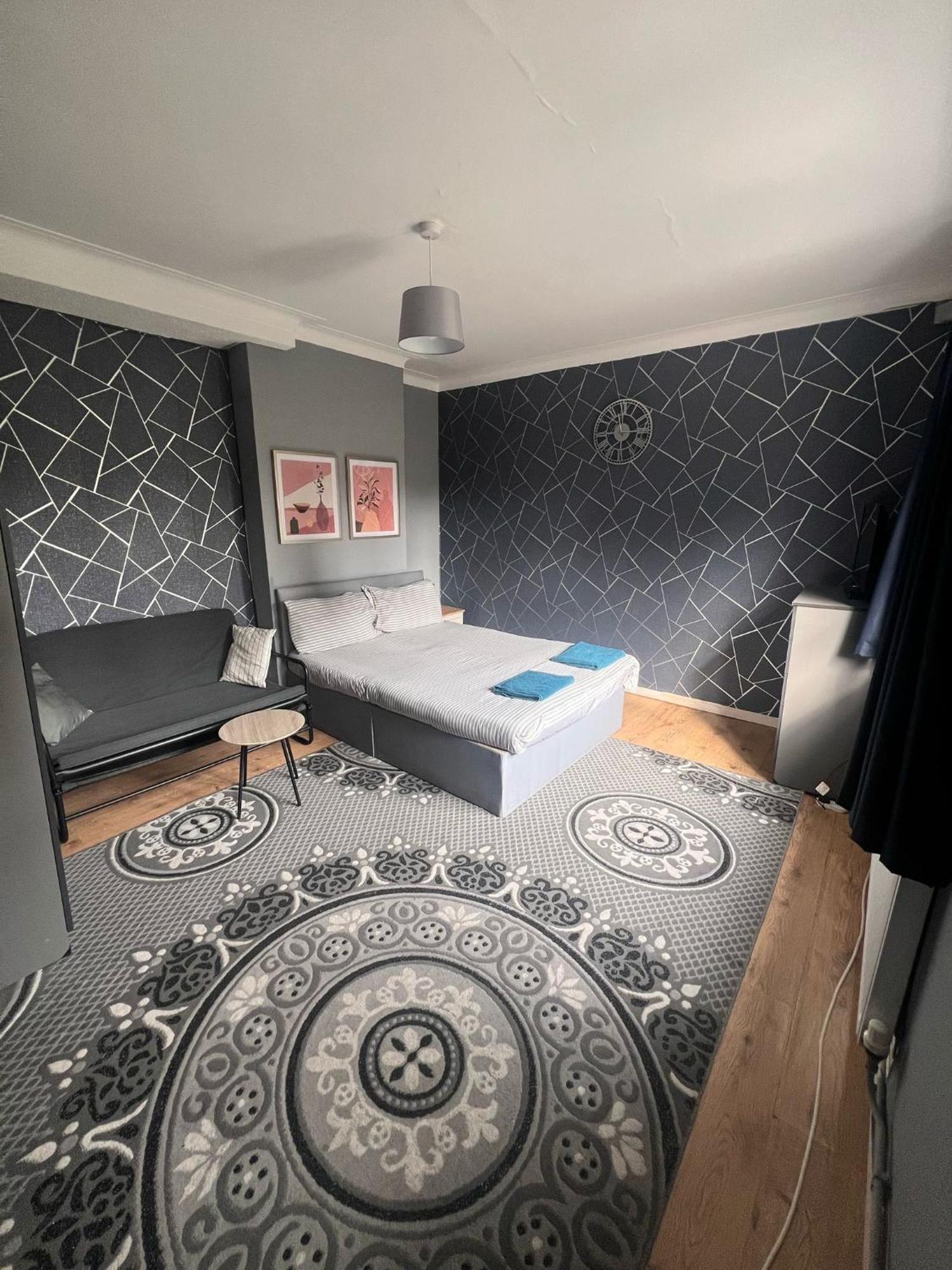 Colebert Avenue Apartment Лондон Екстериор снимка
